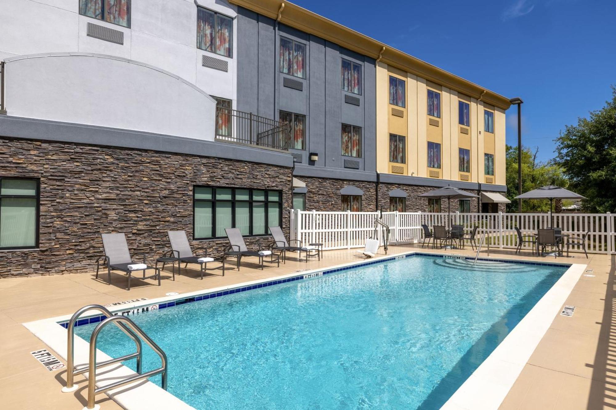 Fairfield Inn & Suites By Marriott Fort Walton Beach Hurlburt Area Екстериор снимка